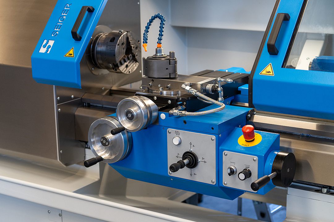 Support mit mechanischen Handrädern für beide Achsen
