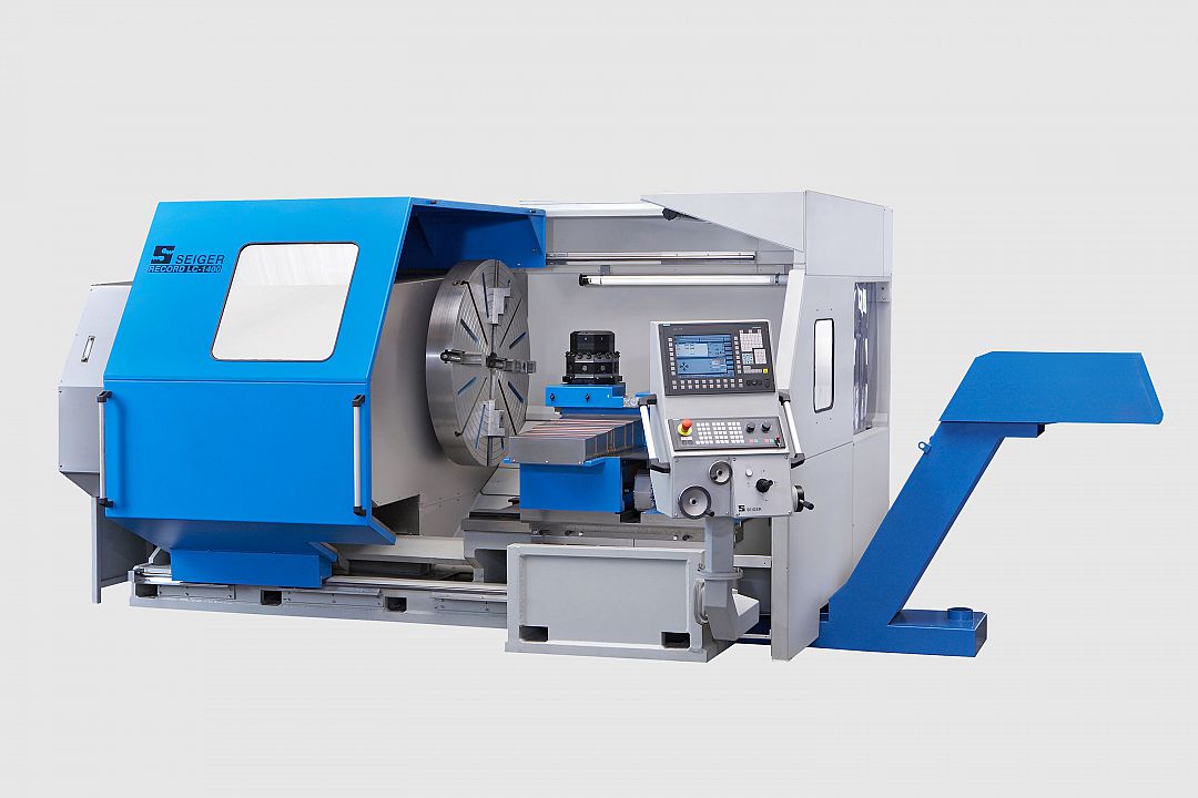 Plandrehmaschine SPL 1400-LC mit Kopfrevolver 8-fach inkl. Verstellachse unten, zum positionieren des Support auf optimierte Wege.